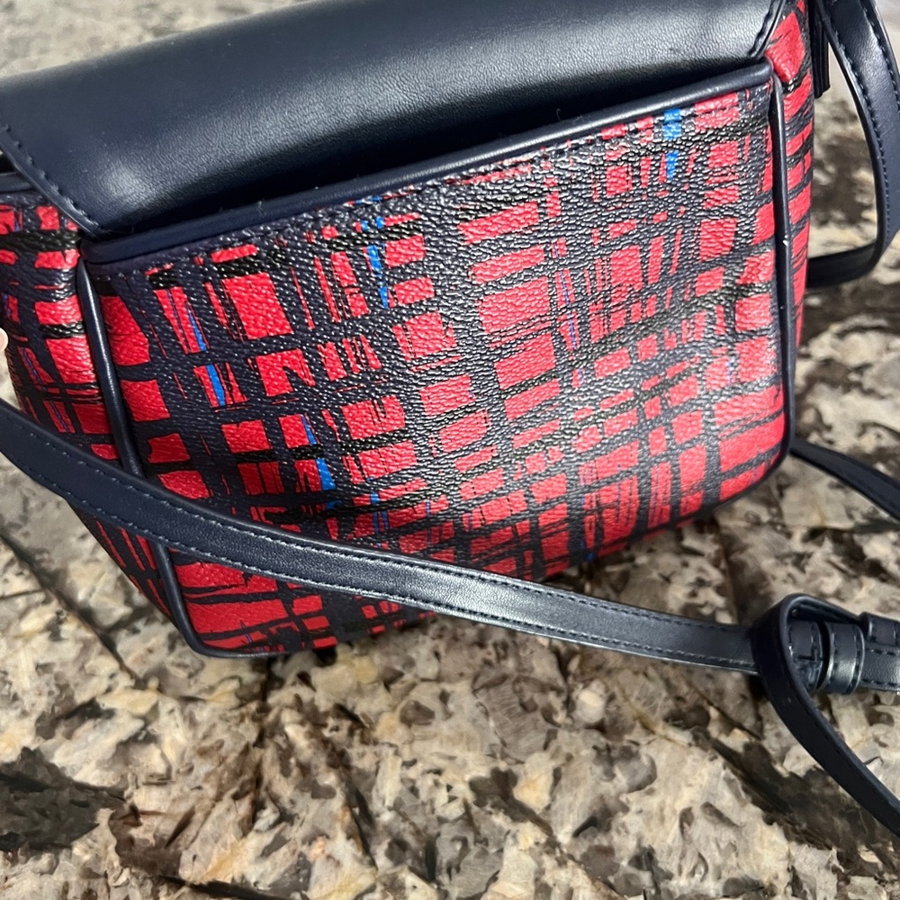Great handbag from Vera Bradley.  Fun and can be a great holiday bag